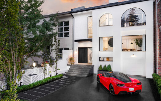 (c) Photos of 21 Clarendon Ave by Mitchell Hubble exclusively for SHANE.