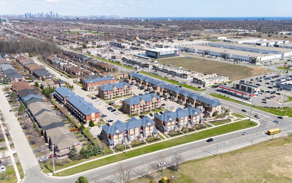 5025-5035 Ninth Line Townhouses (c) Photo by SHANE Maps exclusively for SHANE Maps