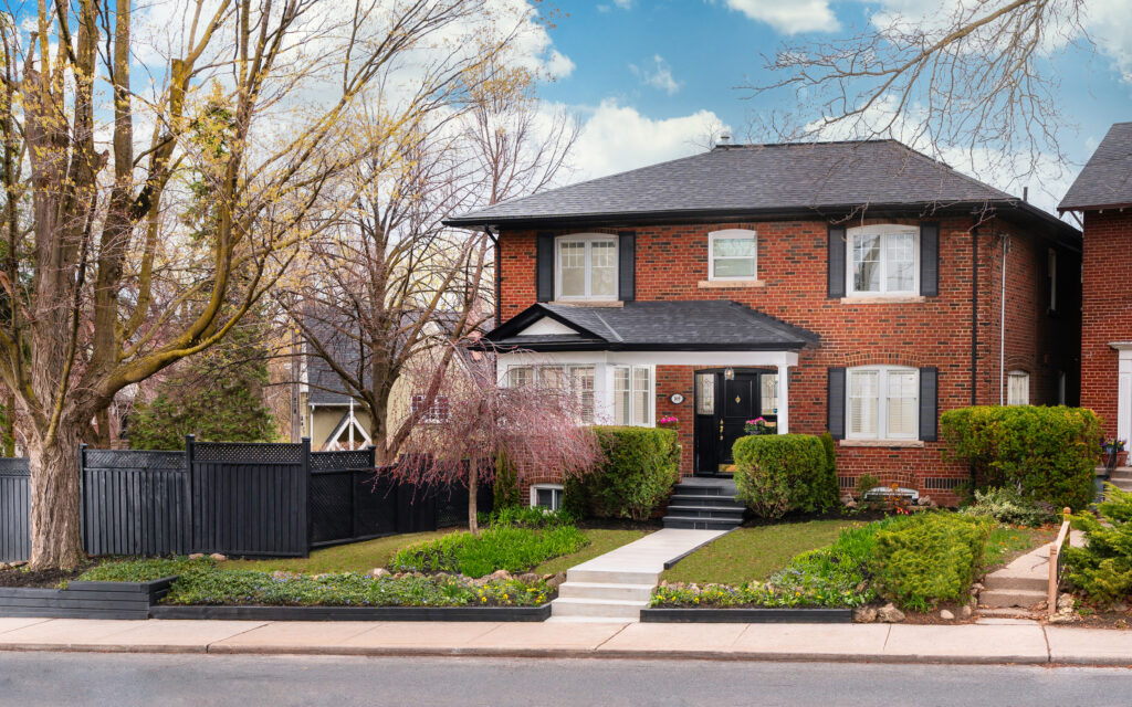 (c) Photos of 169 Welland Ave by Mitchell Hubble exclusively for SHANE.