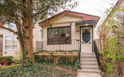 96 Hastings Ave