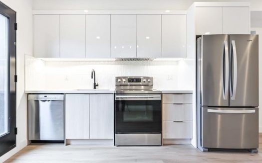 3-156 Dovercourt Rd