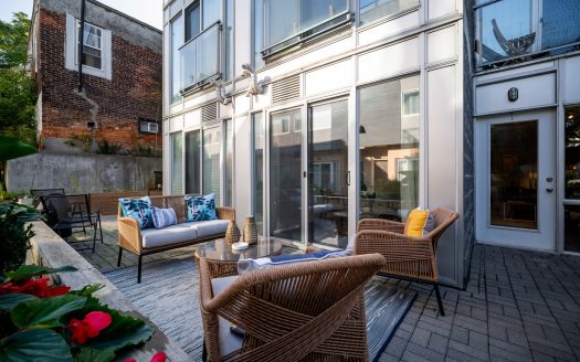 1-1636 Dundas St W